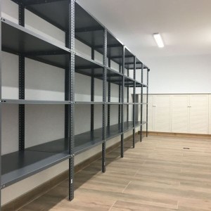 Market rəfləri, mağaza rəflərinin istəyə uyğun hazırlanması.
